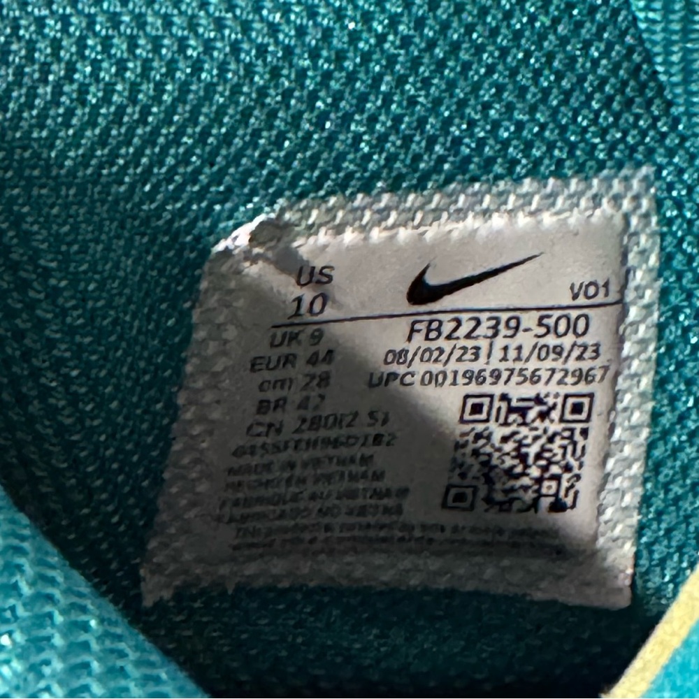 Nike LeBron Witness 8 Basketball Shoe - Men's
Size 10. Purple / Teal - Picture 4 of 5